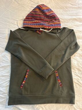 Men's Olive Green Pullover Hoodie with Patterned Hood